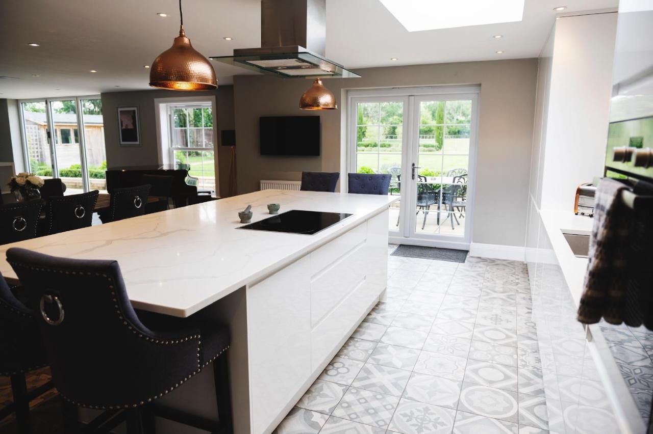 Large Country House - Hot Tub - Pool Table - Bbq - 5 Bedrooms - Log Burner Three Legged Cross Esterno foto
