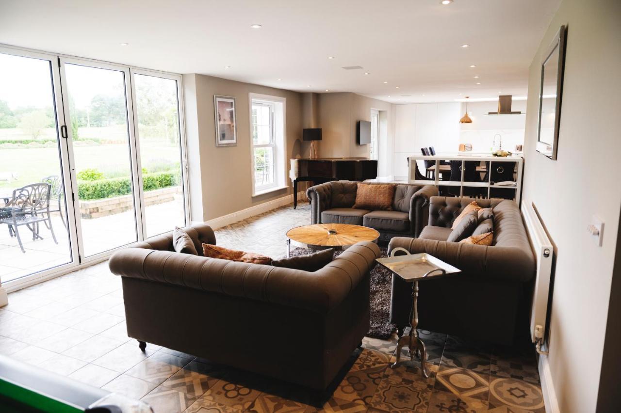 Large Country House - Hot Tub - Pool Table - Bbq - 5 Bedrooms - Log Burner Three Legged Cross Esterno foto